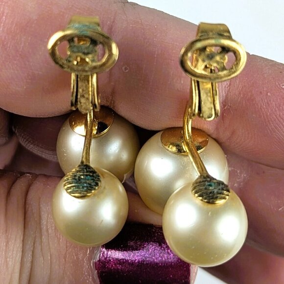 Vintage Trifari Double Pearl Gold-Tone Clip-Ons - Picture 5 of 5